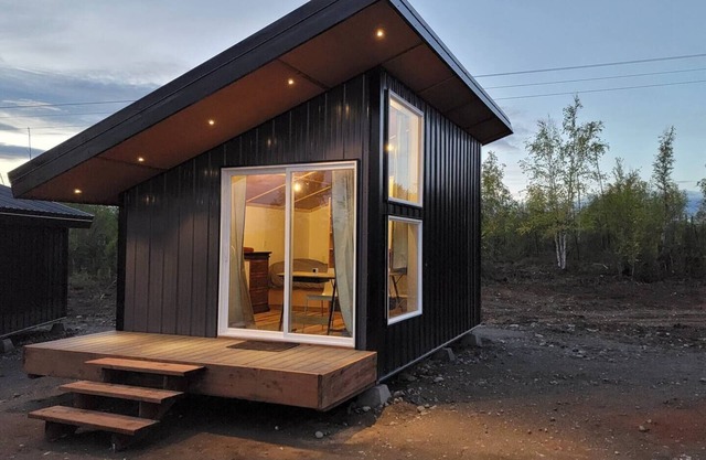 Cozy Cabin on Private Airstrip