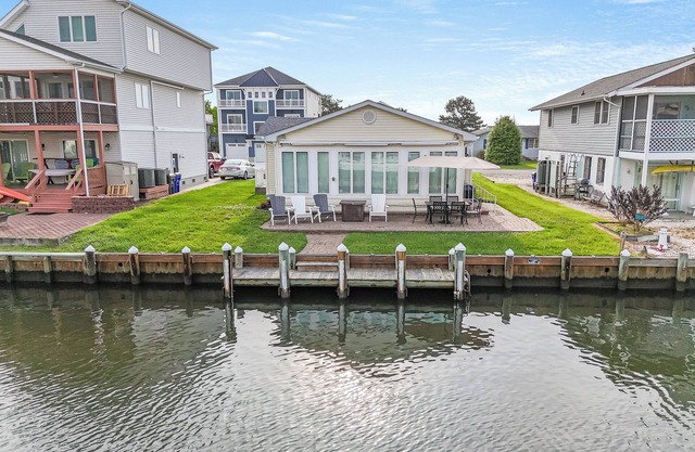 Cozy Canal Front Home - 3BR w/Boat slip-Fenwick