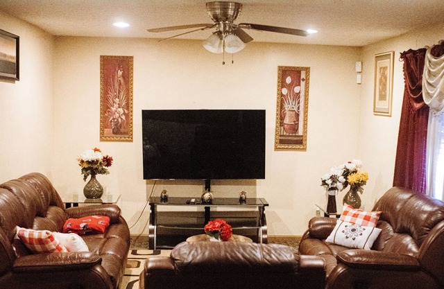 Cozy Canal Winchester home! 5 minutes from shopping centers
