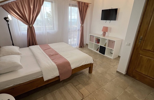 Cozy Chalet in the heart of mountains near Bran Castle.Hot tube Sauna available