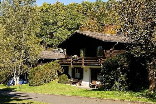 Cozy chalet with fireplace located in wooded area