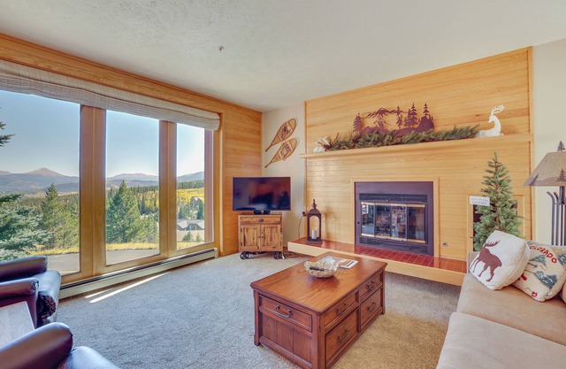 Cozy Condo w/Balcony & Mtn Views in Silverthorne