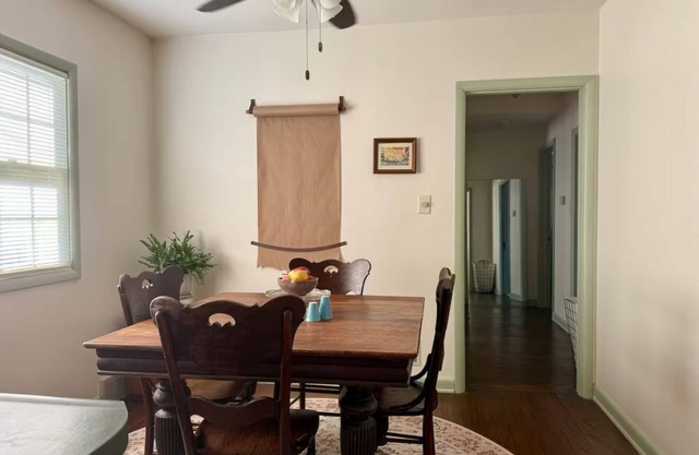 Cozy Cottage Great Location + Espresso Bar