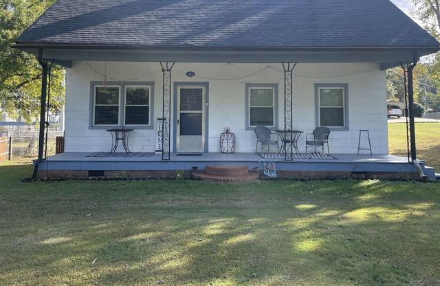 Cozy Cottage With a View - Lake Hickory