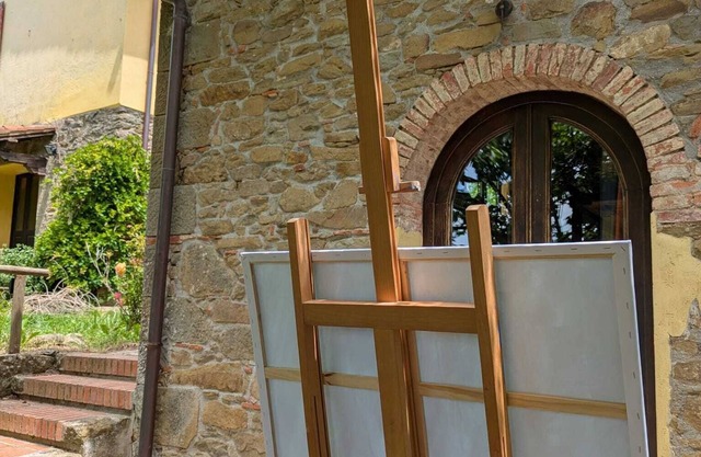 Cozy cottage with large pool among olive trees on the Chianti hillside