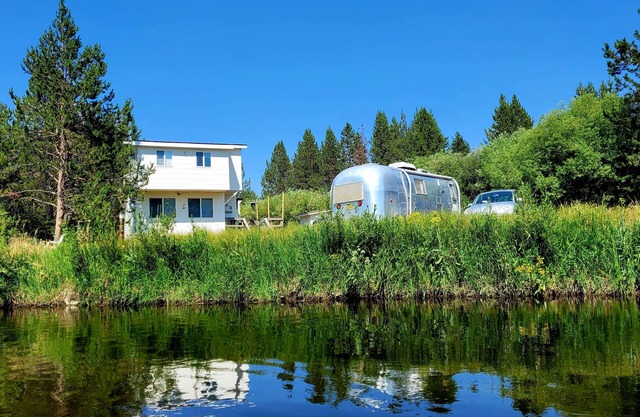 Cozy cottage with river access and great outdoor adventures