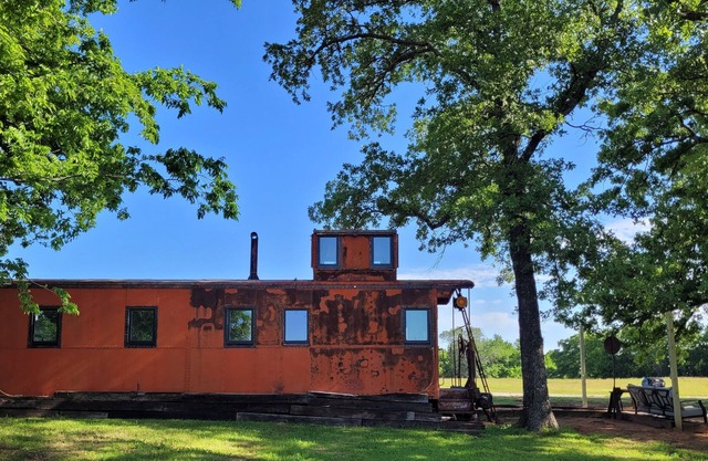 Cozy Country Caboose- North Texas