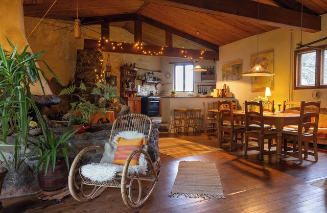 Cozy country house with a large garden and magnificent views of the Pyrenees.