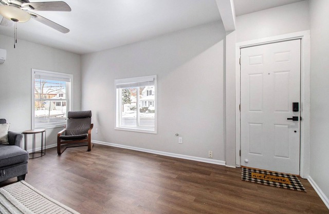 Cozy Downtown 1-bedroom Retreat in superb Kalamazoo with AC, WiFi