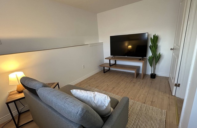 Cozy executive suite in Yarmouth for young professionals/retired individuals