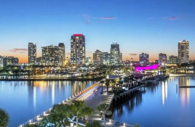 Cozy Family Oasis: Welcoming Townhome with Jacuzzi and Pet-Friendly Amenities