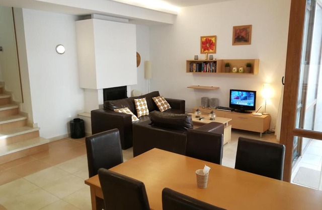 Cozy family villa 500m. from the beach