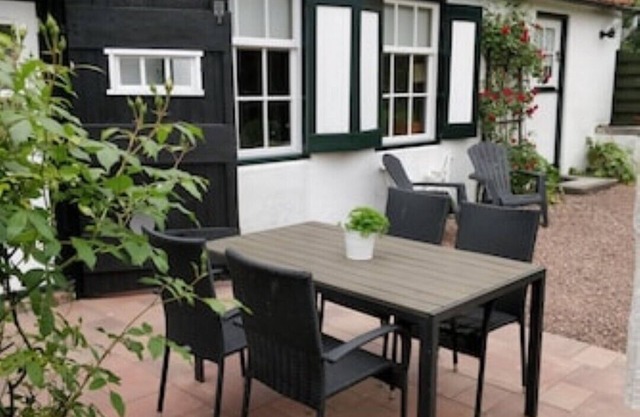 Cozy farmhouse, Zeeland, original, large garden, wallbox 22KW