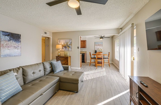 Cozy Fresno Condo w/Balcony & Pool Access
