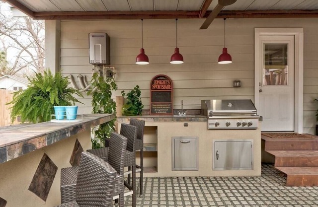 Cozy Garden Stay. Private Patio and Outdoor Kitchen