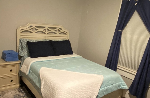 Cozy Get-Away (Blue Room)