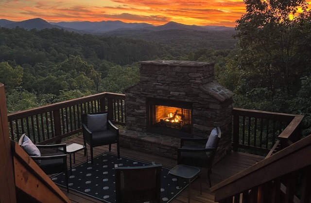 Cozy Getaway Long Range View Paved Access Minutes To Downtown Blue Ridge Hot Tub