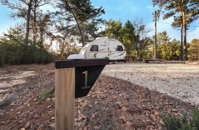 Cozy Glamping in enchanting Marianna with AC, WiFi