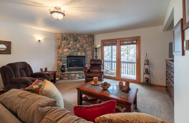 Cozy Grand Lake Condo - 30 Night Minimum Lease