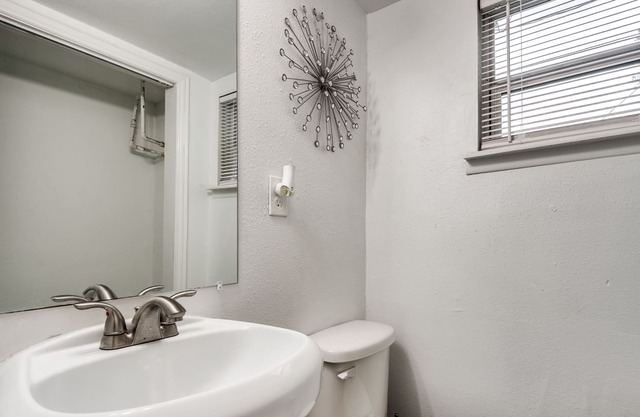 Cozy Guesthouse- 10 min from Downtown Houston!