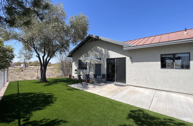 Cozy guesthouse with great views! Close to hiking and biking trails