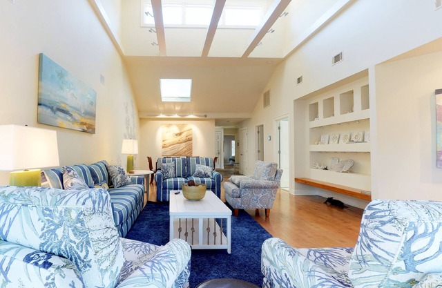 Cozy Hilton Head townhome with shared pools within a short distance of beaches