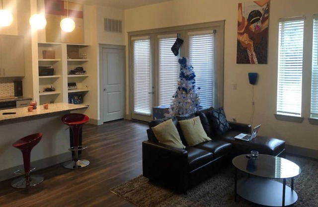 Cozy Hip Crib