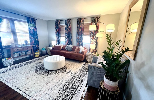 Cozy Home a few miles away from EAA & Sea Plane Base