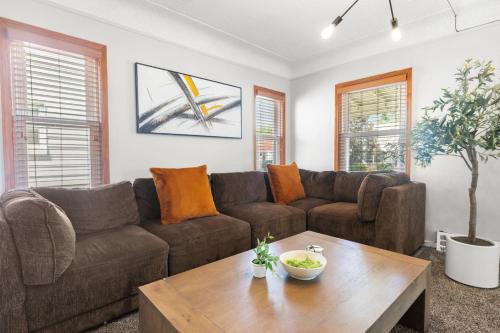 Cozy Home Fenced Yard Pets Welcome Great Location