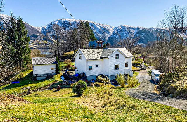 Cozy home in Bruvik with WiFi