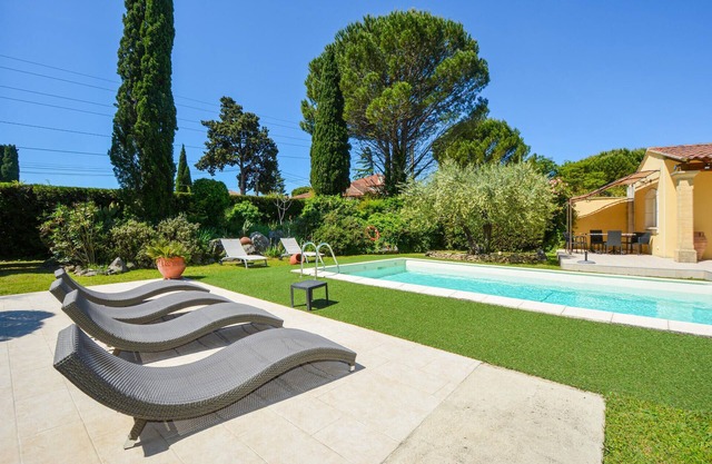 Cozy home in Cabannes with WiFi