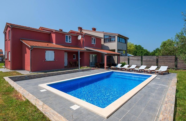 Cozy home in Fazana with kitchen