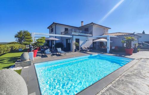 Cozy Home In La Redorte