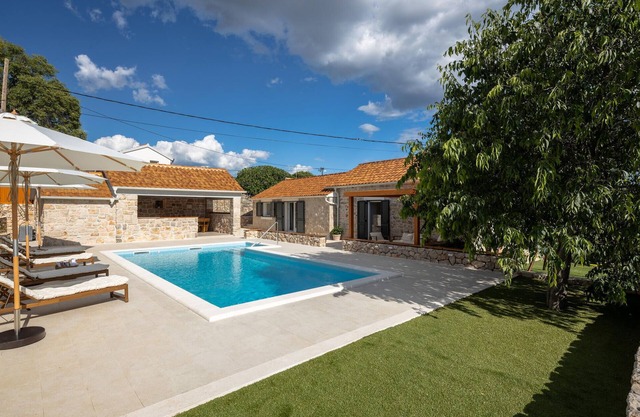 Cozy home in Primosten with WiFi