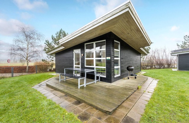 Cozy home in Roslev with WiFi