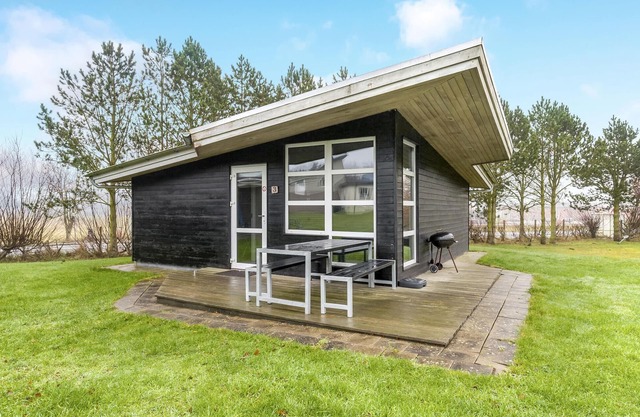 Cozy home in Roslev with WiFi