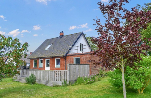 Cozy home in Tommarp with WiFi