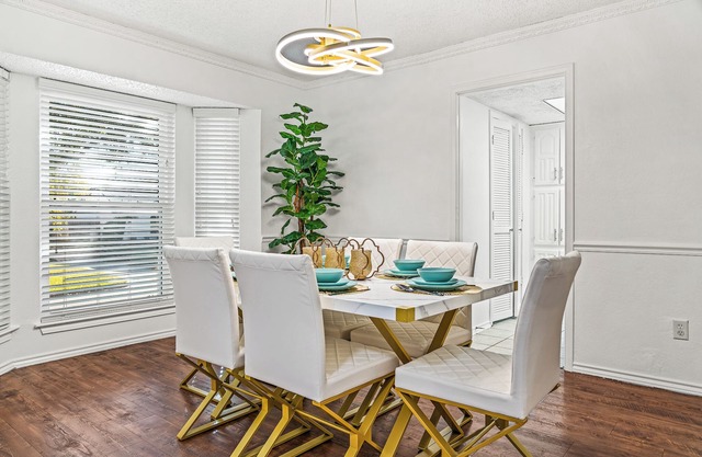 “Cozy home near AT&T Stadium, Six Flags, and Globe Life Field. Perfect vacation.