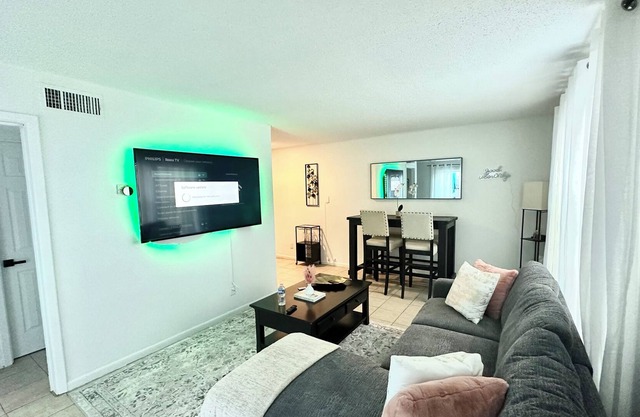 Cozy Home near Domain and DT
