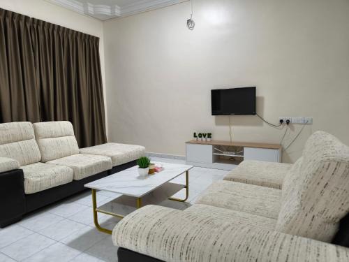 Cozy Homestay near Pantai & Aeon Big - 10pax by Ngio