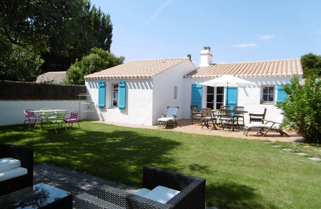 Cozy house for 4 with enclosed garden in L'Épine, near the beach