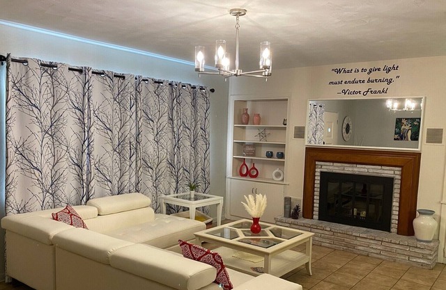 Cozy House with Large Backyard—3 miles from I-75!