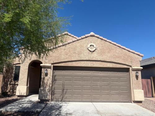 Cozy Inviting 3 Bedroom Home in Phoenix Arizona Dog Friendly!