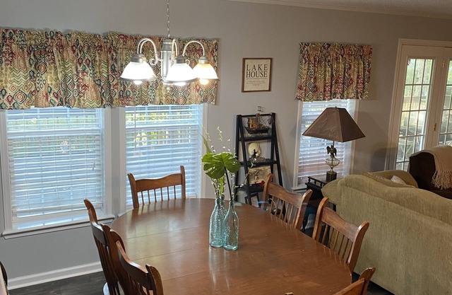 Cozy Lake Eufaula House seconds from White Oak
