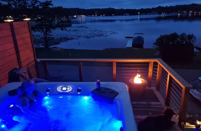 Cozy lakeside home in Three Rivers, great for an outdoorsy bunch!