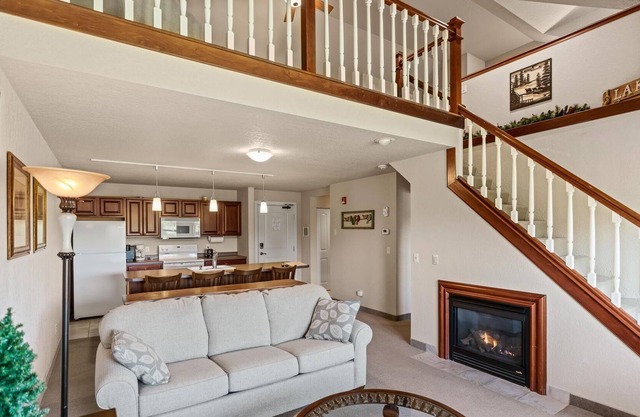 Cozy Lakeside Retreat on Red Cedar Lake Perfect for Family Spring Break Trips