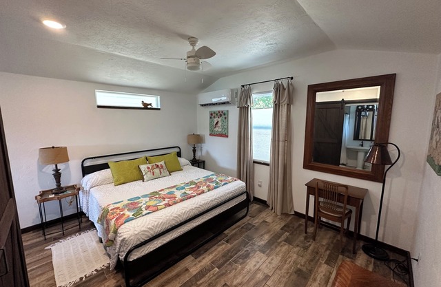 Cozy Lakeview Cabin, Boat Parking, Breathtaking Lake View, One Hour from Tulsa
