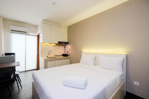 Cozy Living Studio Room at Cinere Resort Apartment By Travelio