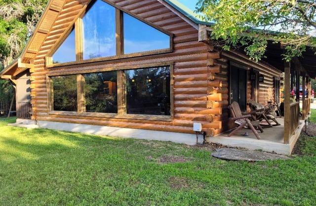 Cozy Log Cabin in the Woods Near Lake Georgetown and Suncity Dell Webb