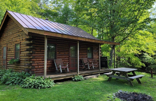 Cozy Log Cabins located in the Green Mountains of Vermont